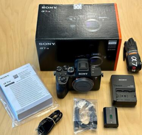 sony-alpha-a7-iv-33mp-mirrorless-camera-black-body-big-0